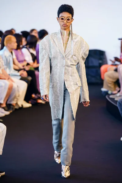Look 27